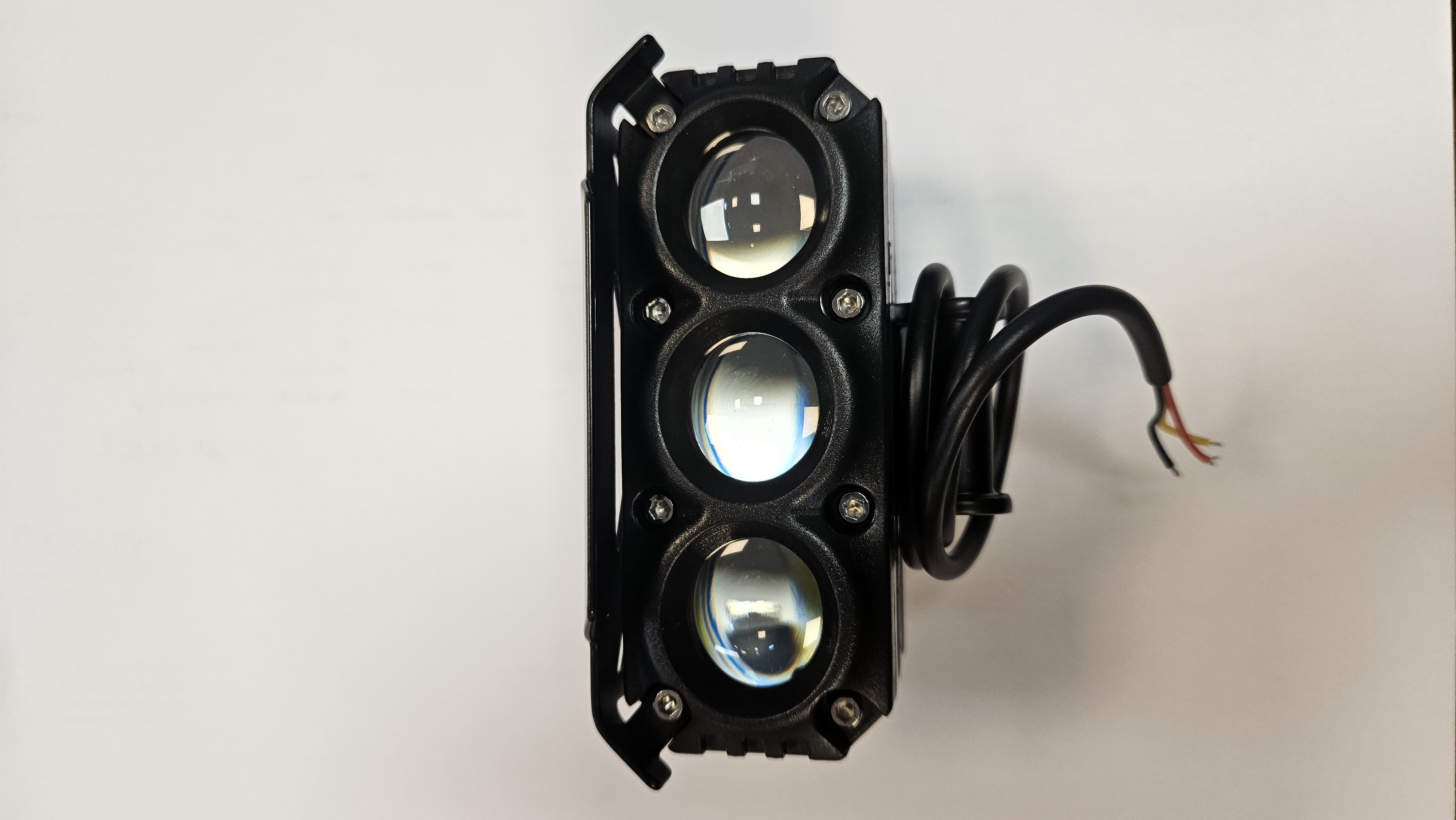 پرژکتور 3 لنز مدل M فلزی ۳ حالته نور RGB (بسته بندی یک عددی)